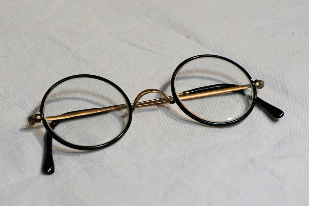 A picture of round spectacles.